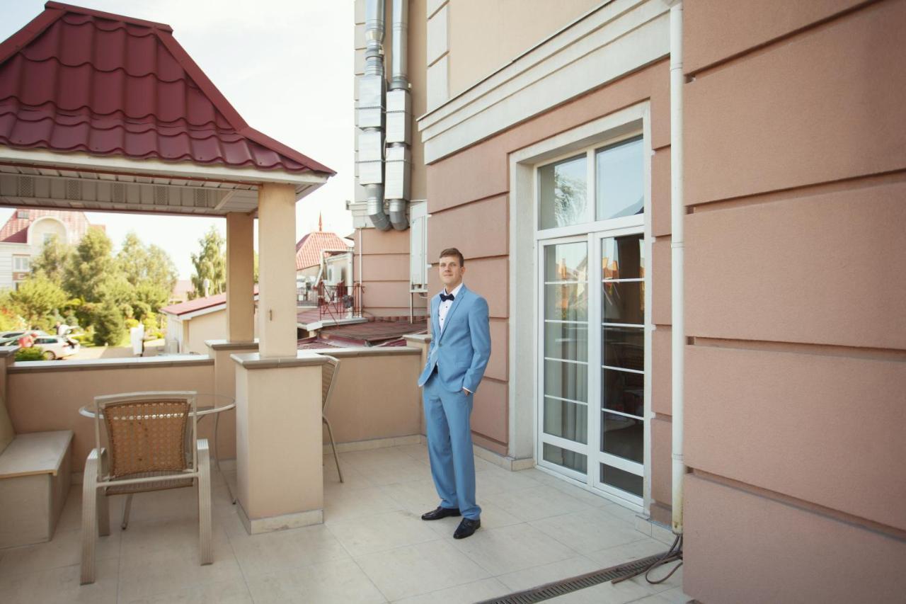 Sofievsky Posad Hotel Sofiivska Borshchahivka Exterior photo