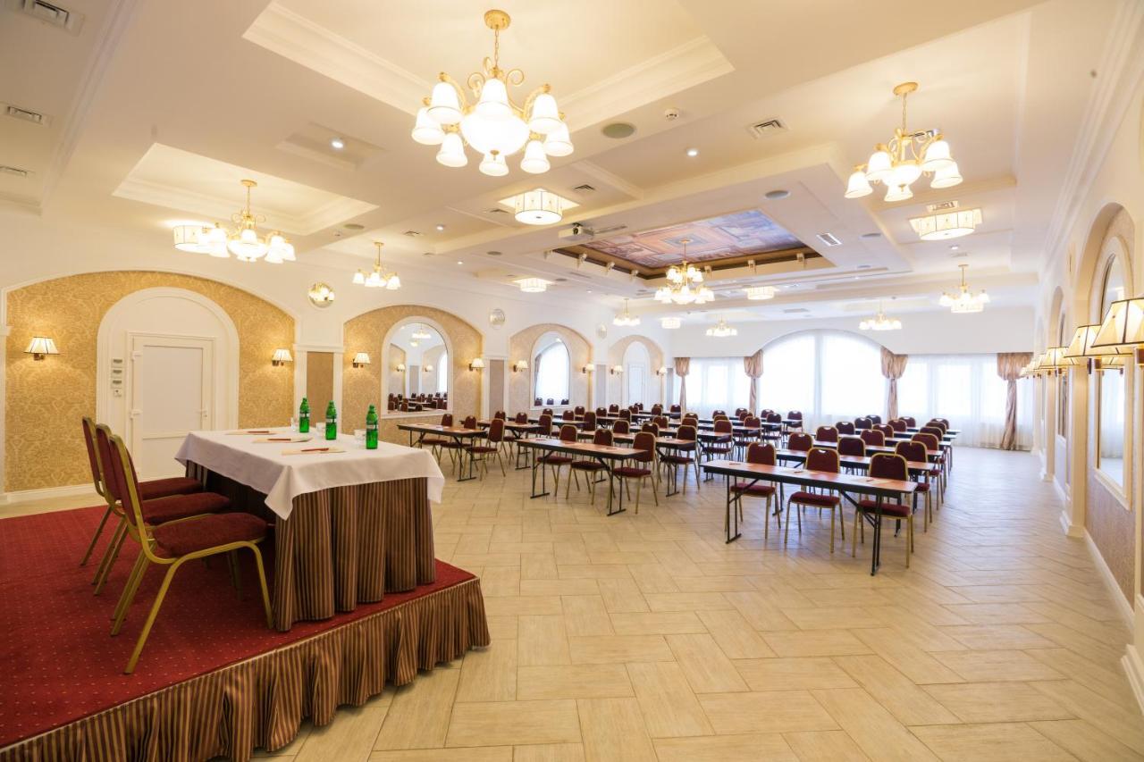 Sofievsky Posad Hotel Sofiivska Borshchahivka Exterior photo